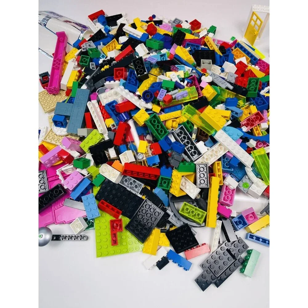 VTG 1980s LEGO Red Hard Plastic Carrying Case w/ 3+ lbs Bricks & Figures *READ*